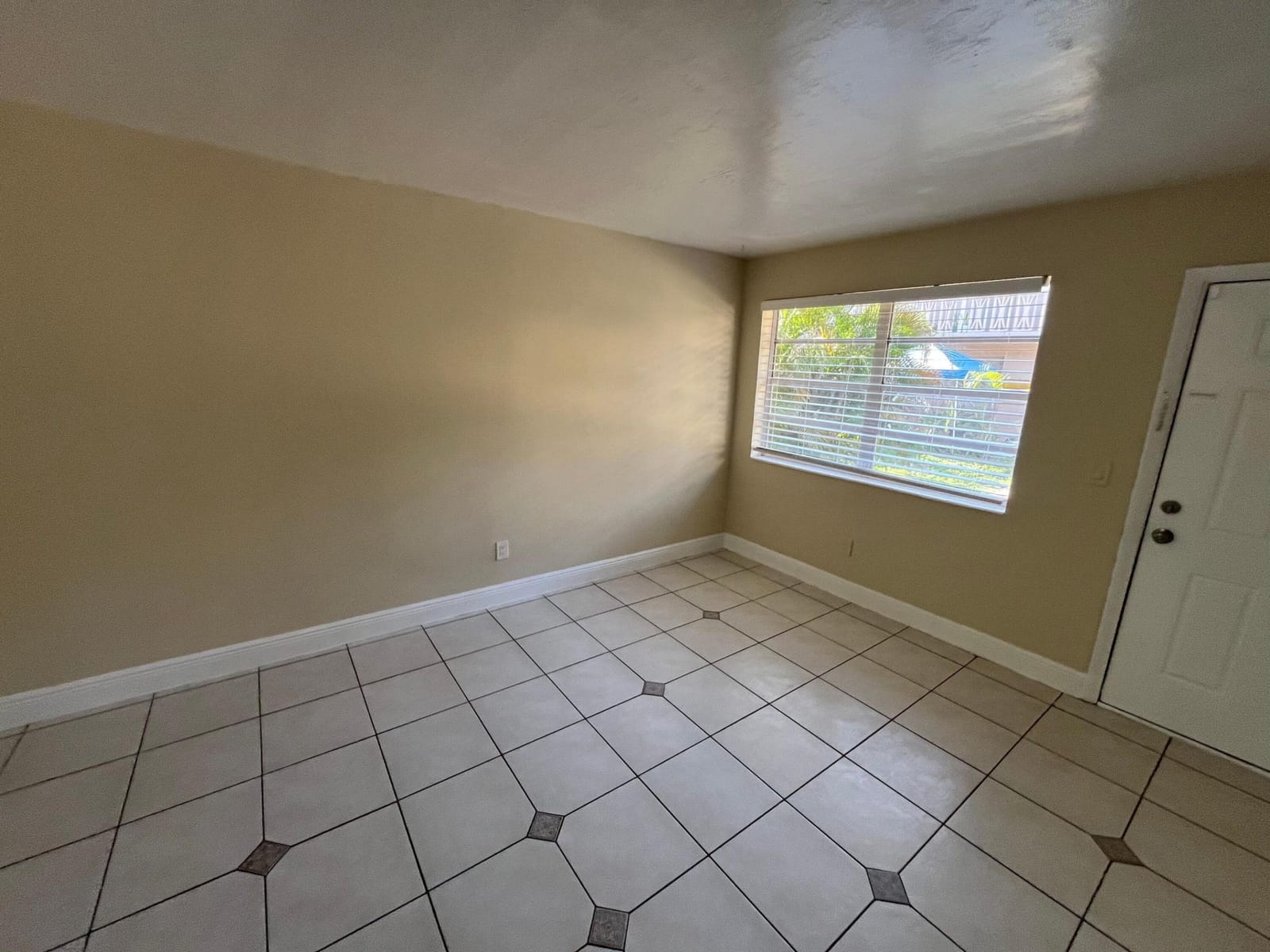 1370 NE 119TH Street 137008 — photo 2