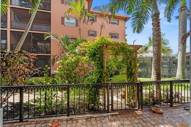 620 Tennis Club Drive 103, Fort Lauderdale, FL 33311