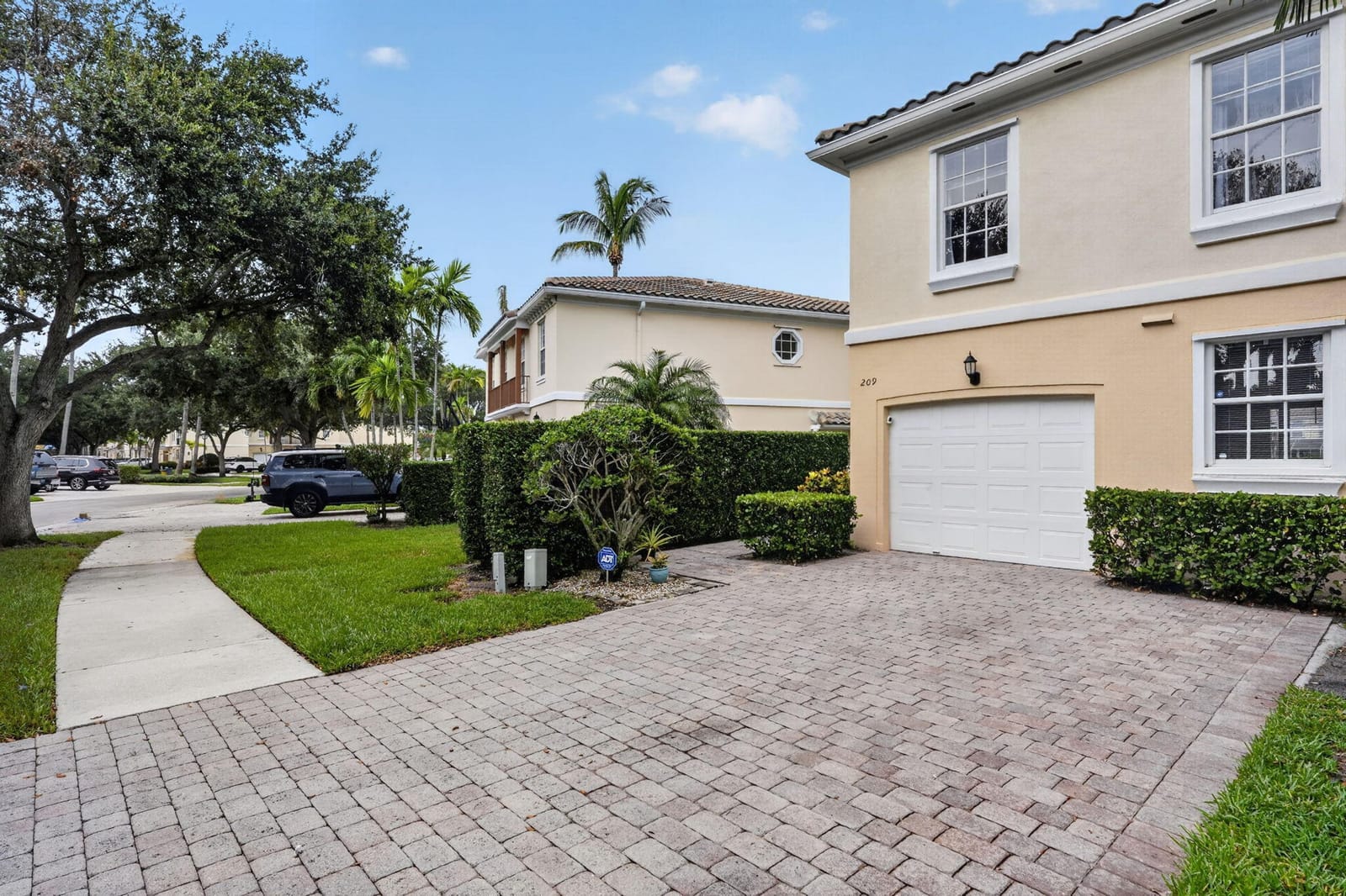 209 FORTUNA Drive — photo 3