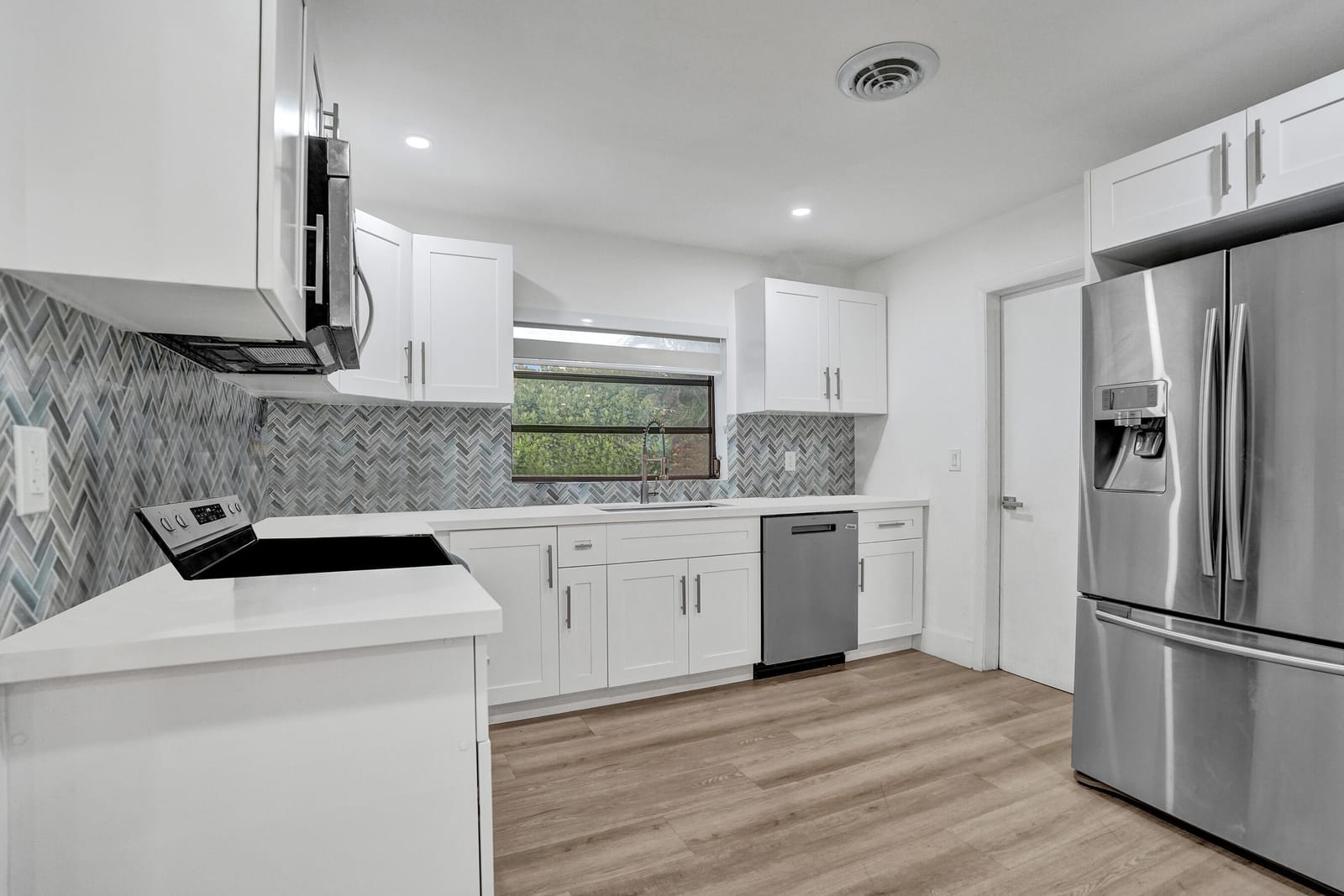 885 Azalea Court — photo 6