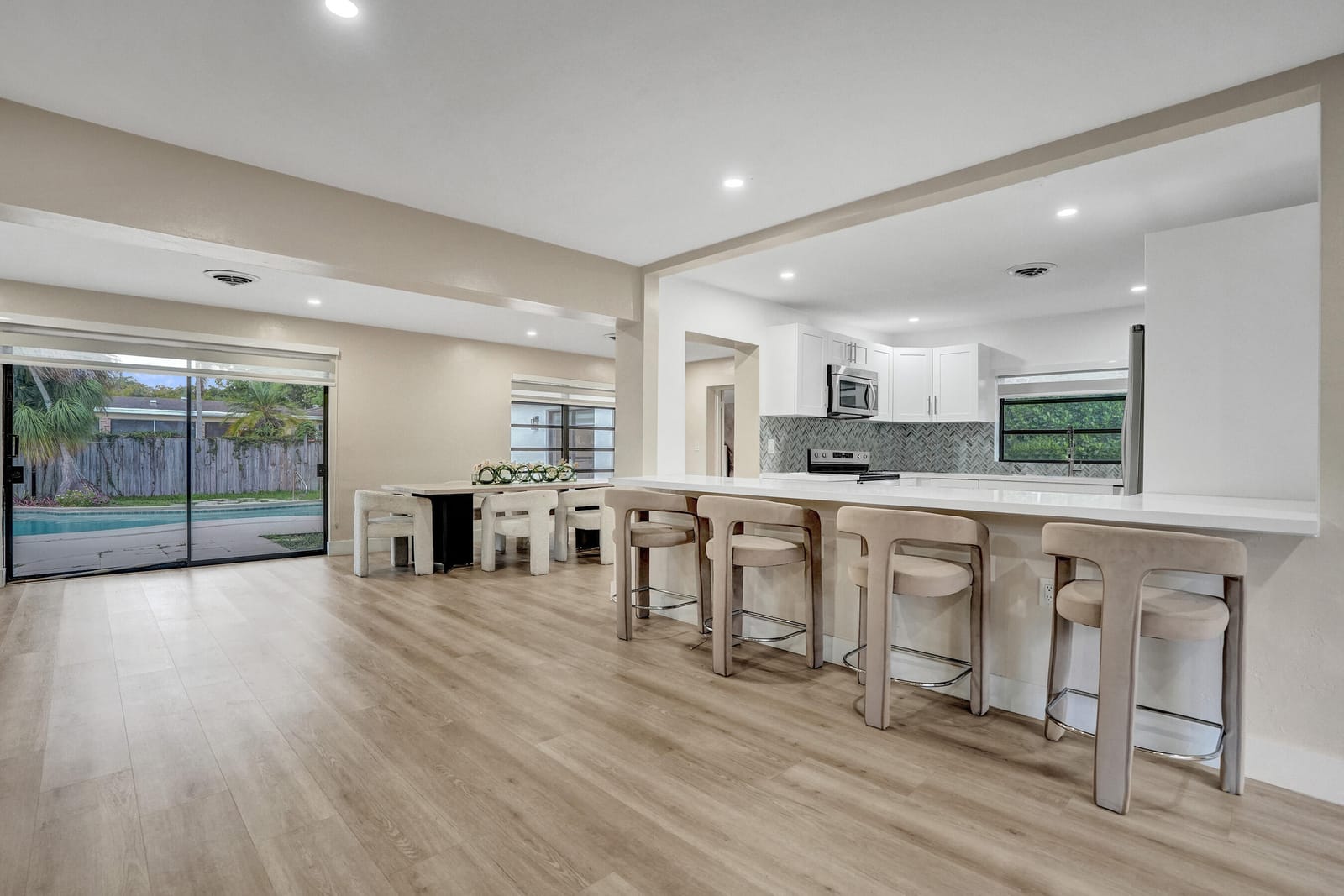 885 Azalea Court — photo 2