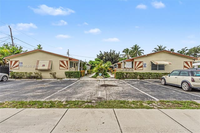 2516 Hayes Street 10, Hollywood, FL 33020