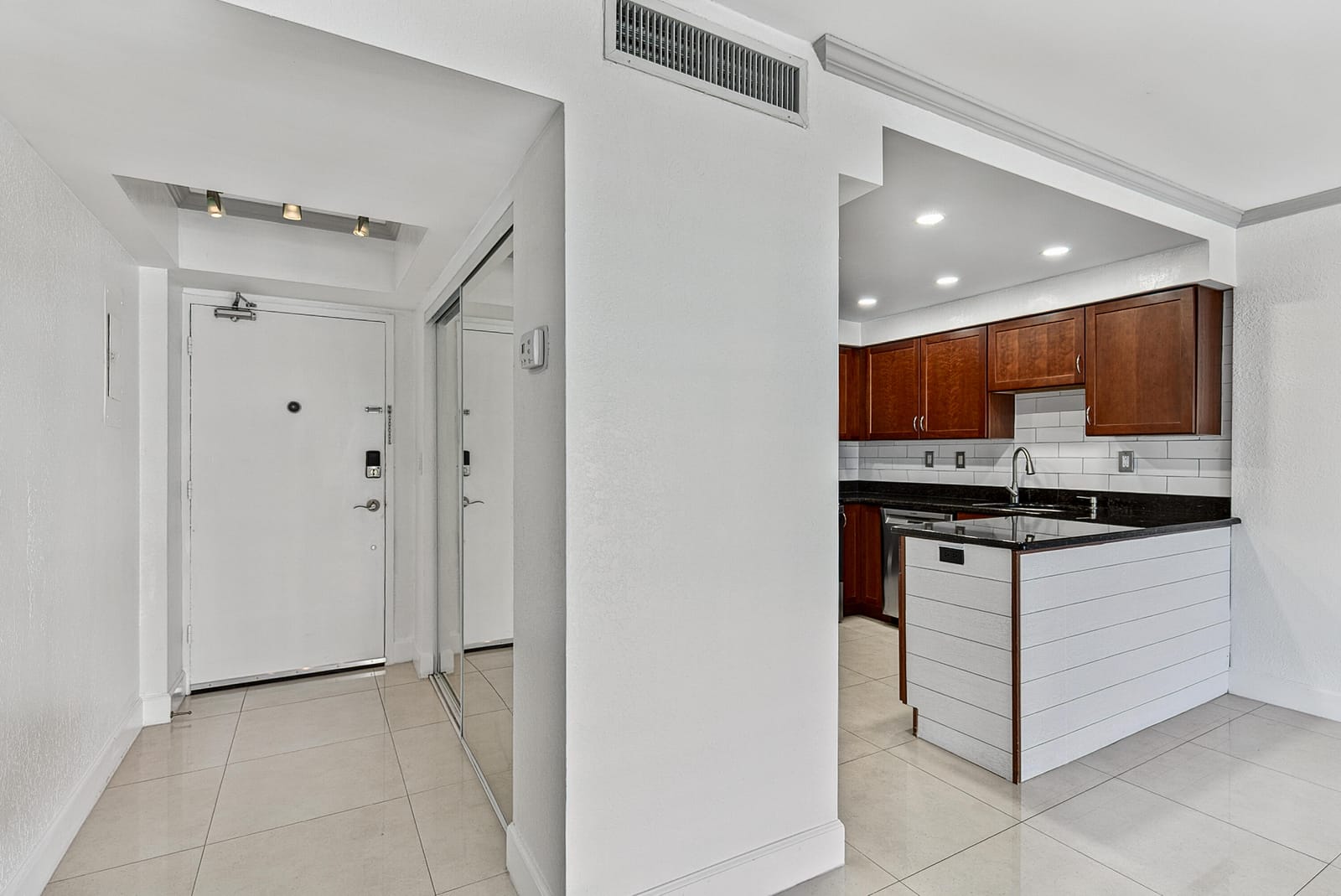 2900 NE 30th Street 9i — photo 10