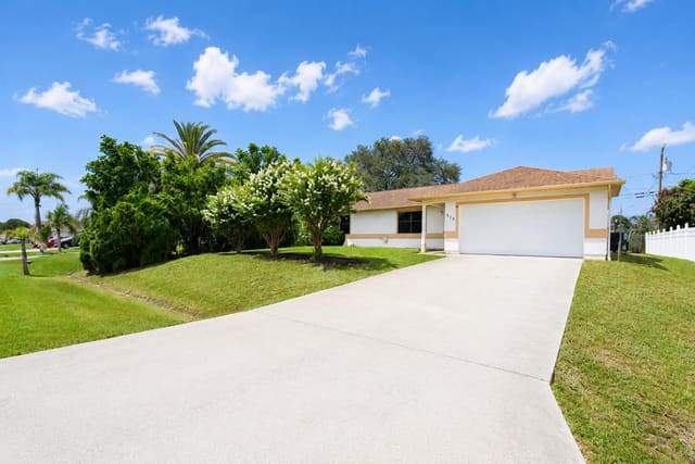 513 SW LAKOTA Avenue, sold in Port St Lucie Section 3, Port St Lucie, FL
