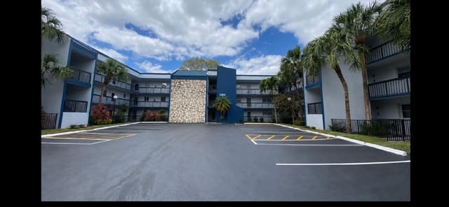 3160 HOLIDAY SPRINGS Boulevard 7-311, Holiday Springs, Margate, FL