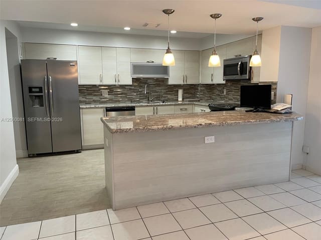 5825 Collins Avenue 7B, Miami Beach, FL 33140