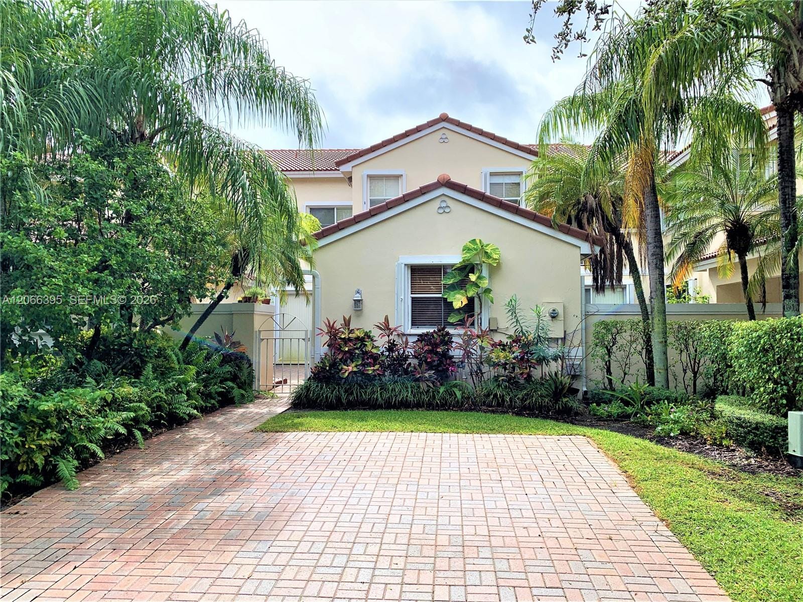 1130 Buttonwood Lane - — photo 1