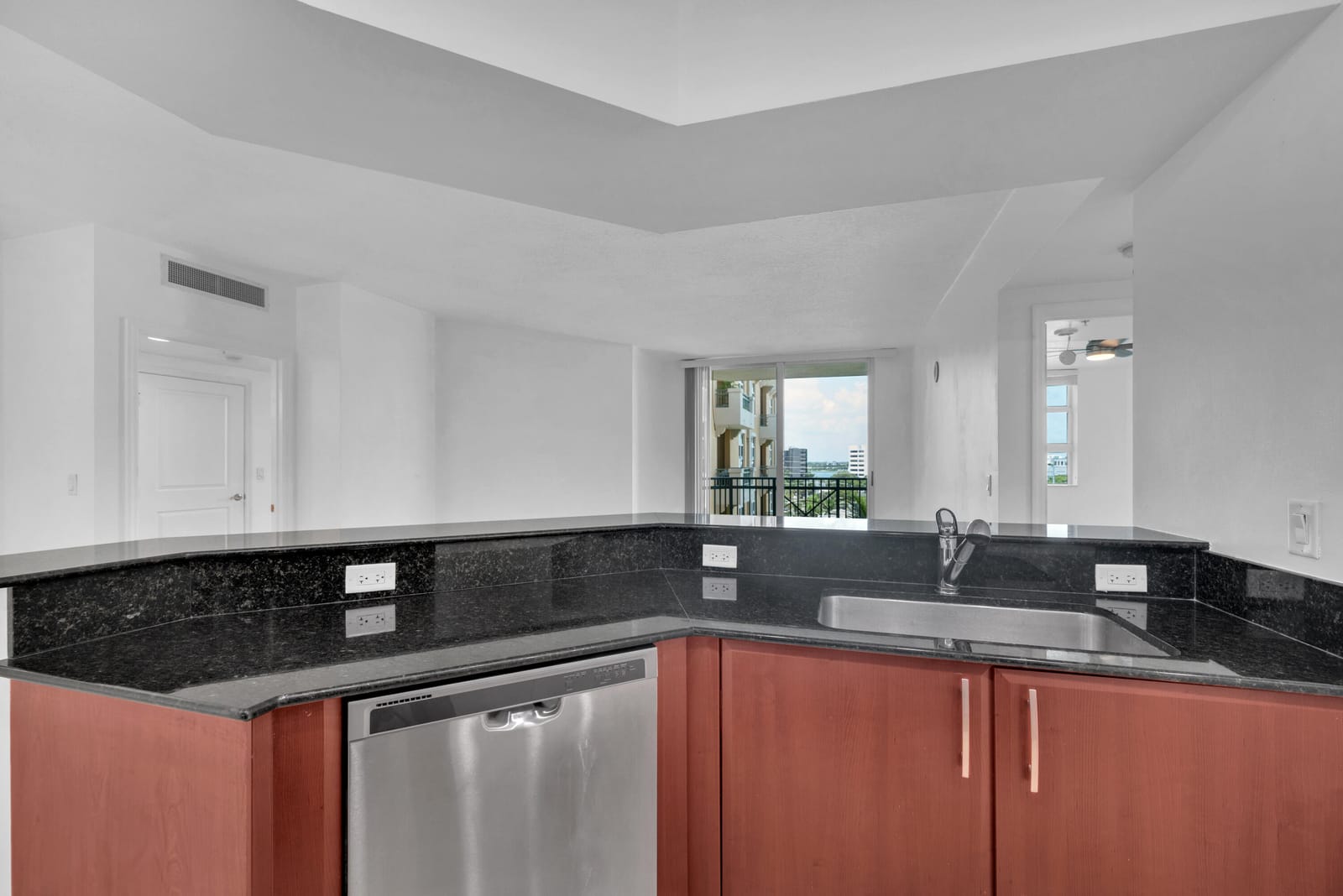 403 S Sapodilla Avenue 612 — photo 11