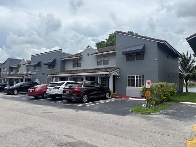 6910 NW 173rd Drive 1008, Lago Del Rey, Hialeah, FL