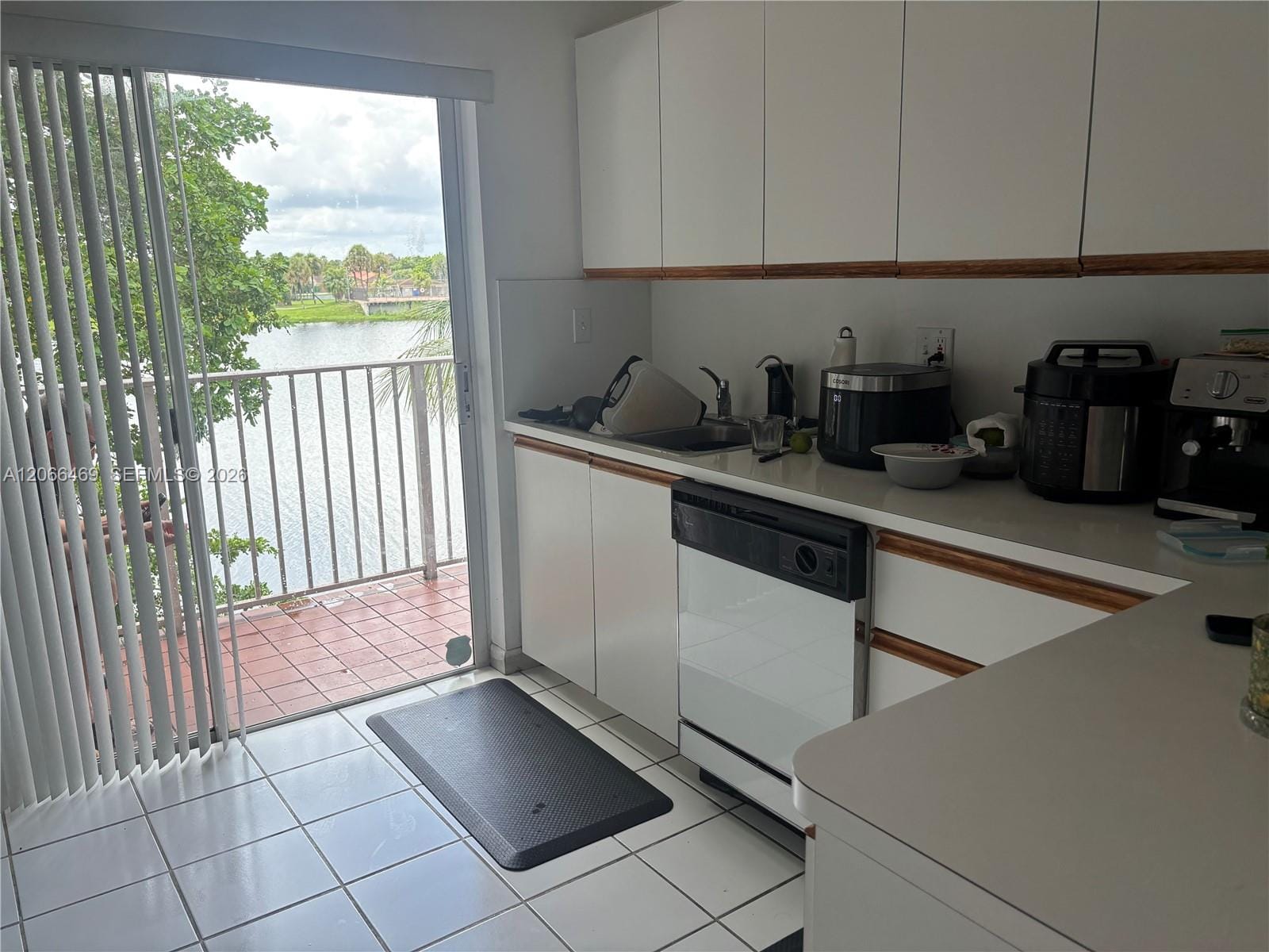 6910 NW 173rd Drive 1008 — photo 9
