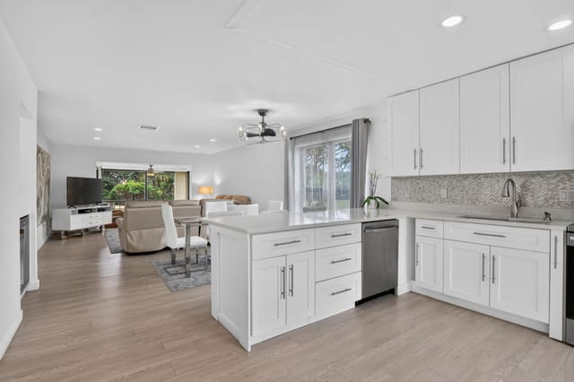 8545 Casa Del Lago 38 H, Boca Raton, FL 33433