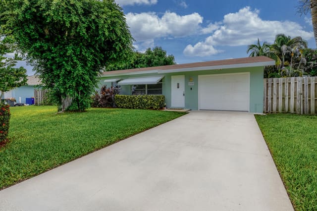 2038 SE Monroe Street, sold in Coral Gardens, Stuart, FL