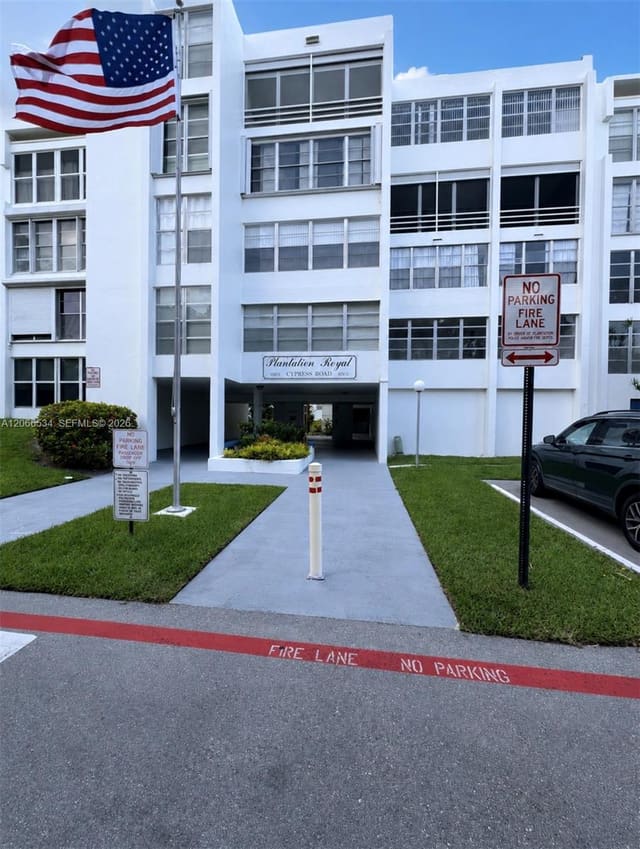 6901 Cypress Road B17, Plantation, FL 33317