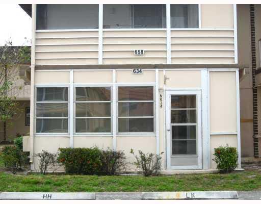 634 Saxony N 634, Delray Beach, FL 33446 photo 12