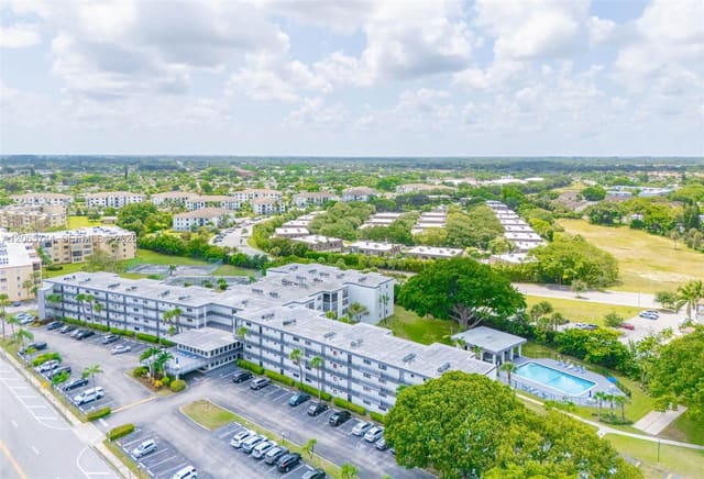 9233 SW 8th Street 208, Isle Of Sandalfoot, Boca Raton, FL