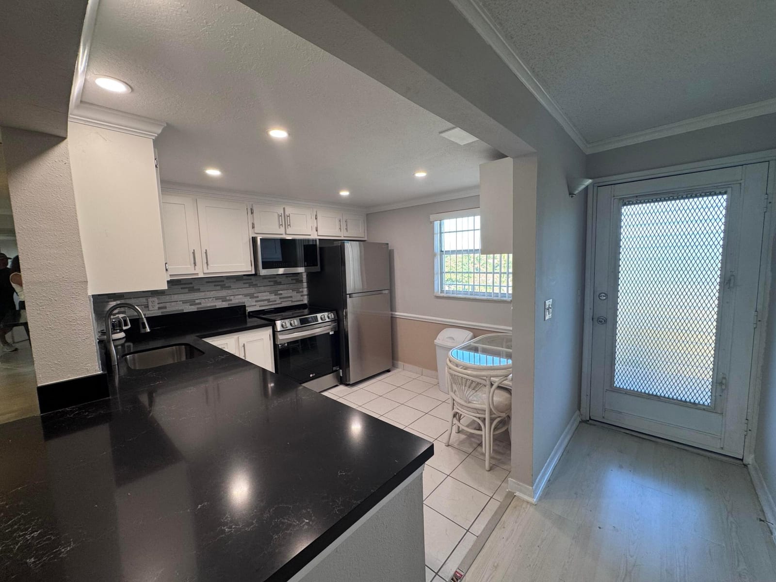 300 NE 26th Avenue 4030 — photo 4
