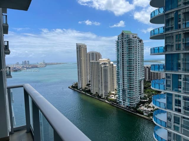 300 S Biscayne Boulevard T-2804, Miami, FL 33131