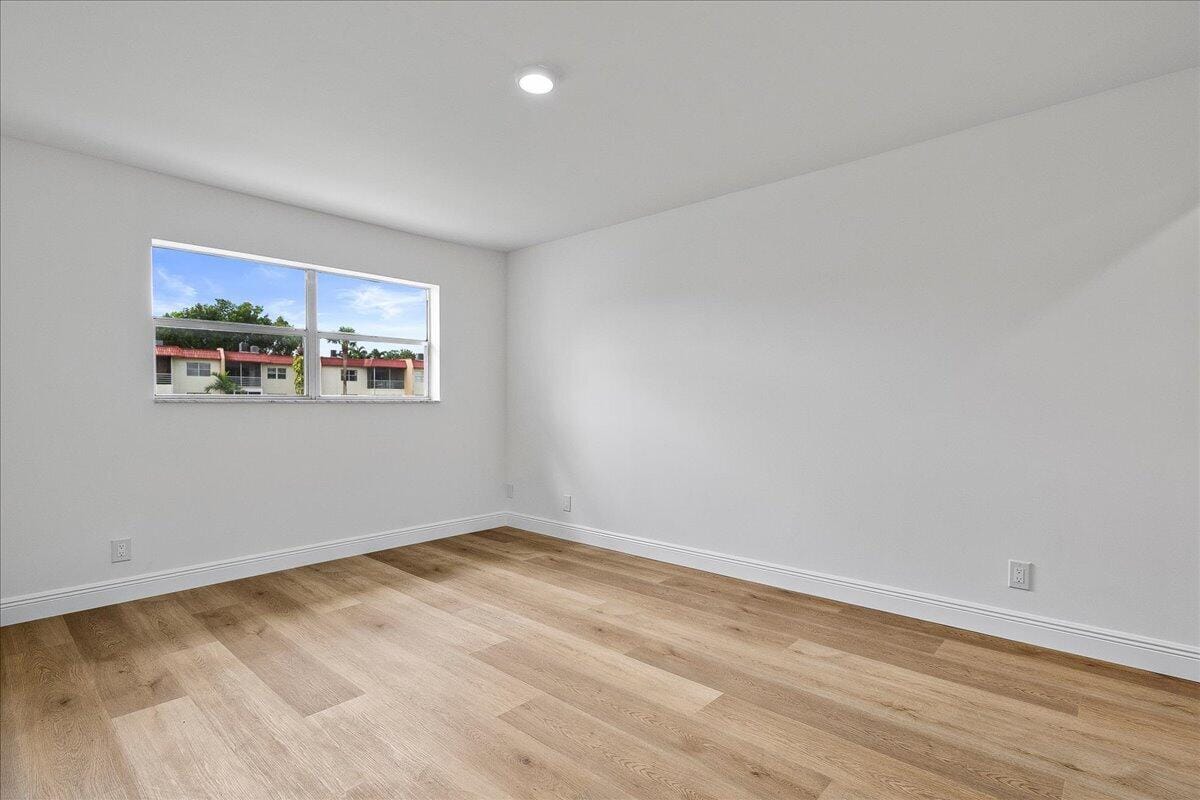 154 Lake Barbara Drive — photo 10