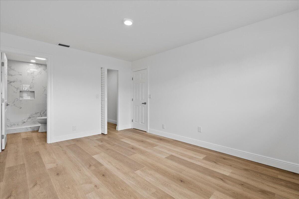 154 Lake Barbara Drive — photo 11