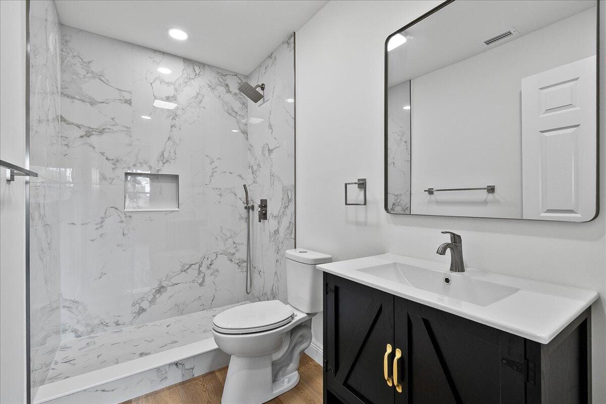 154 Lake Barbara Drive — photo 12