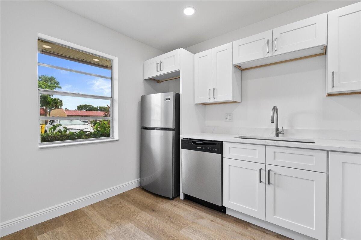 154 Lake Barbara Drive — photo 3