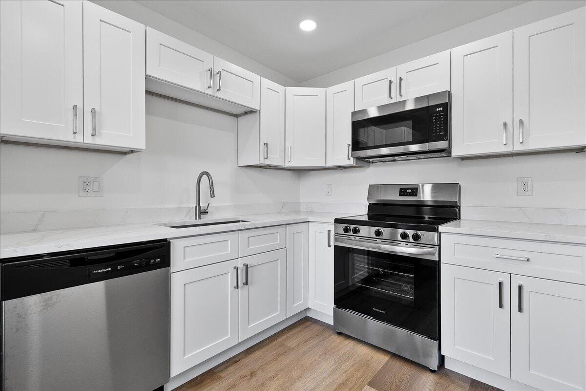 154 Lake Barbara Drive — photo 4