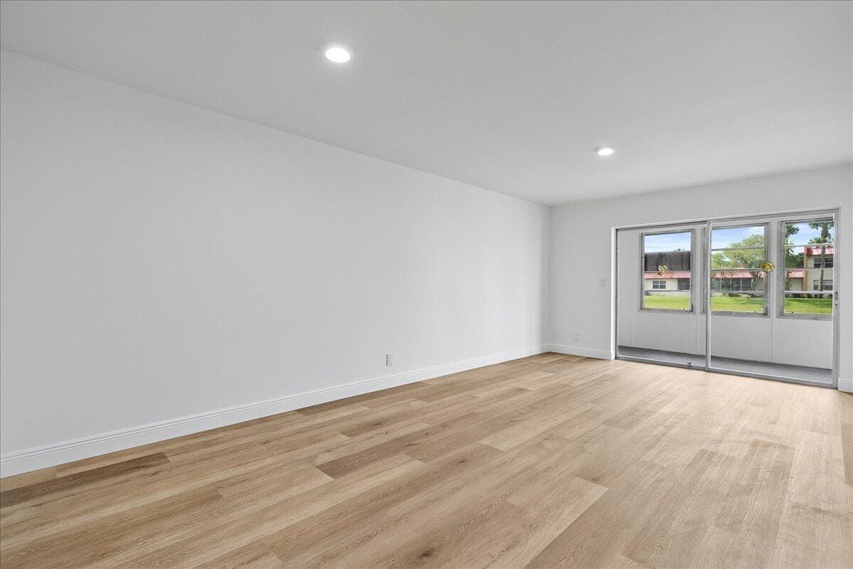 154 Lake Barbara Drive — photo 5