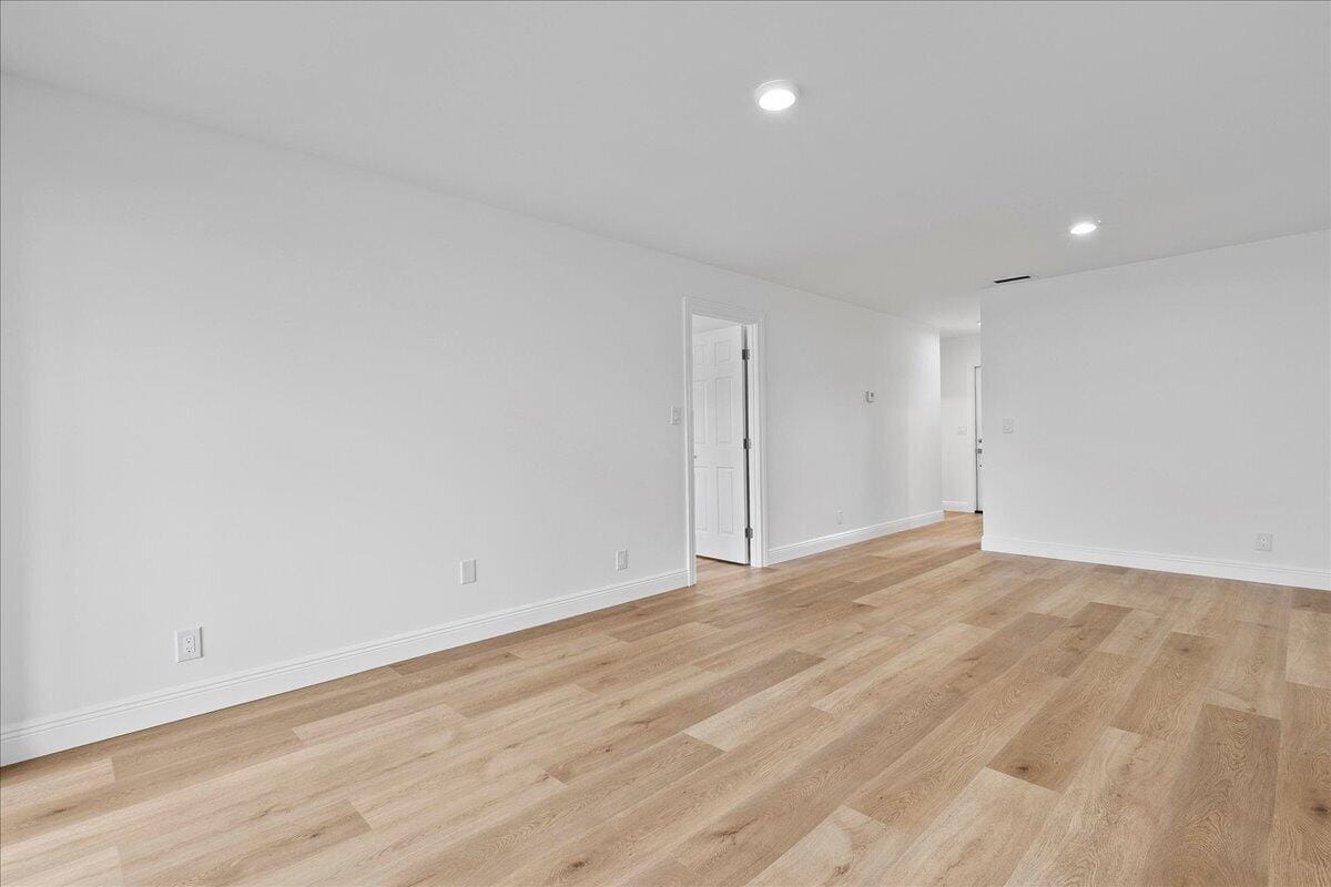 154 Lake Barbara Drive — photo 7