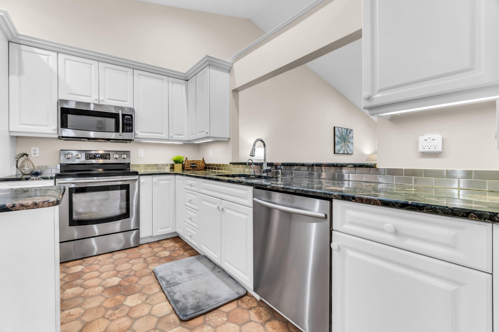 7943 Lake Sands Drive — photo 8