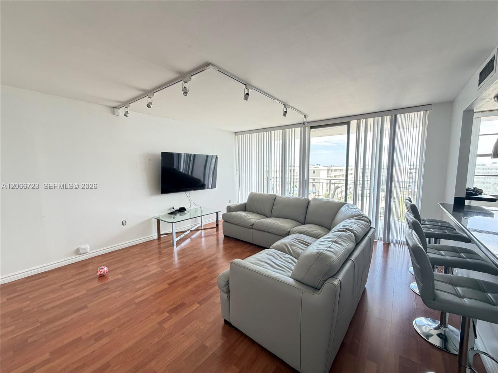 18031 Biscayne Boulevard 601 — photo 6