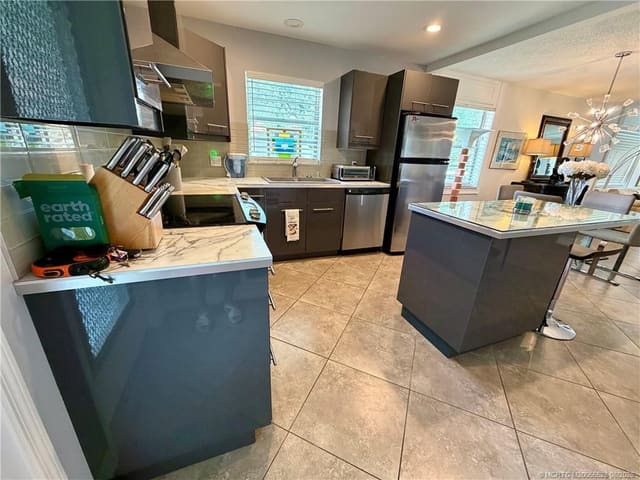1225 NW 21st Street 3609, sold in Vista Del Lago Condo, Stuart, FL