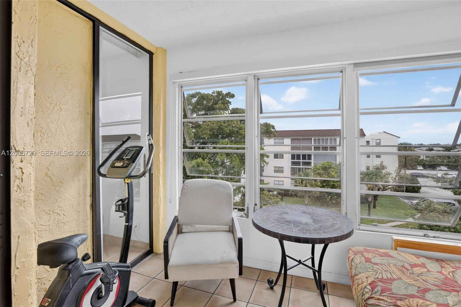2811 Somerset Drive 405 — photo 11