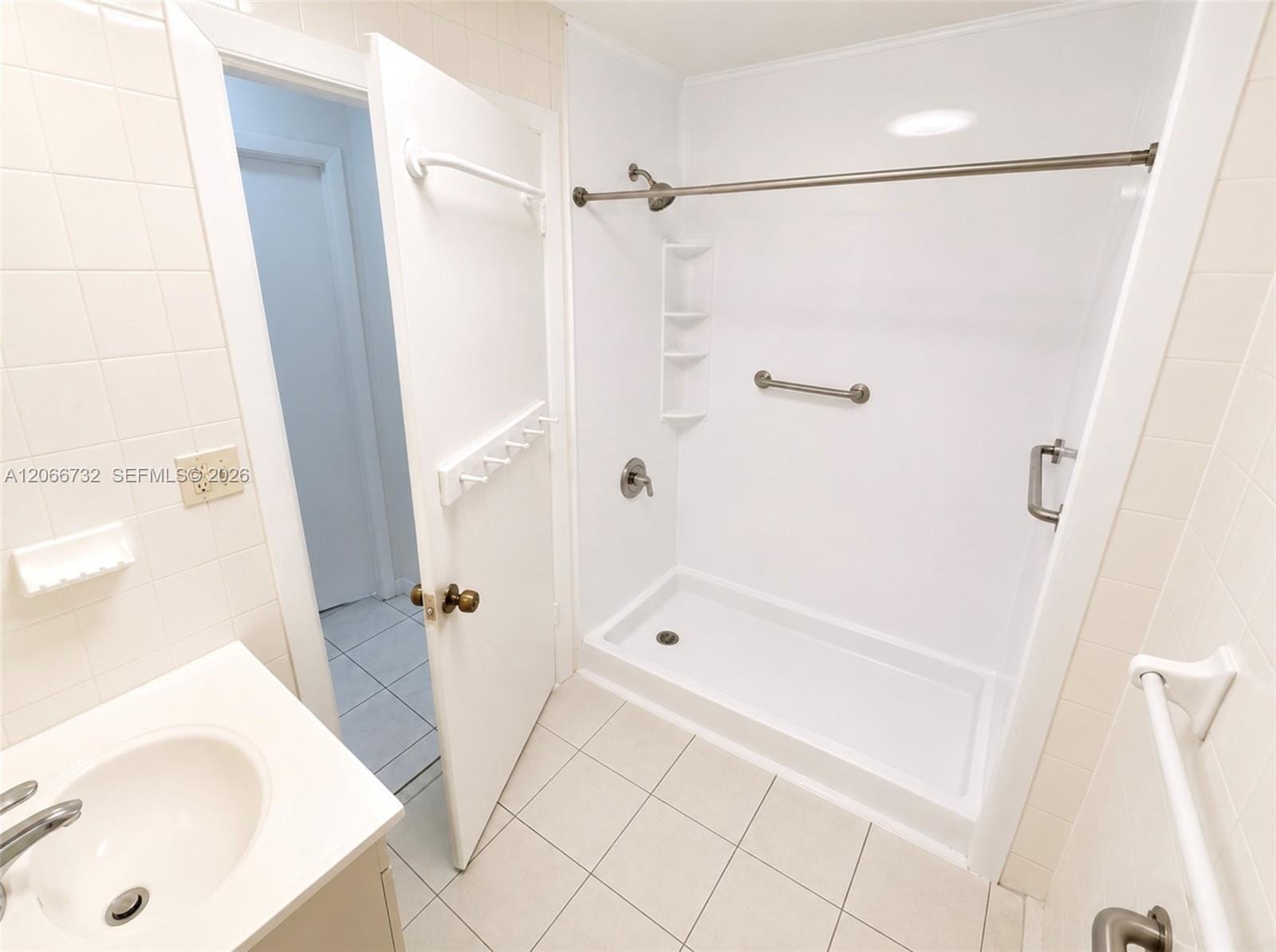 11710 S River Drive 204 — photo 3
