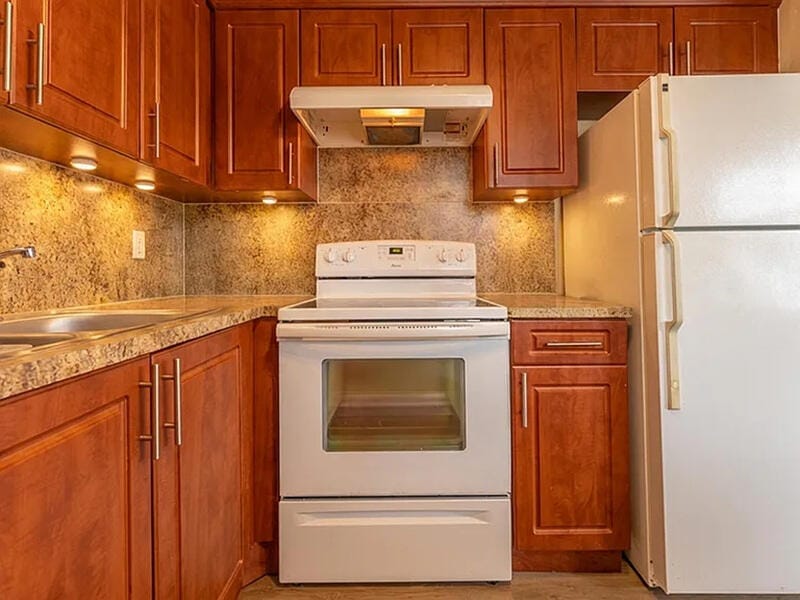 2920 CYNTHIA Lane 202 — photo 3