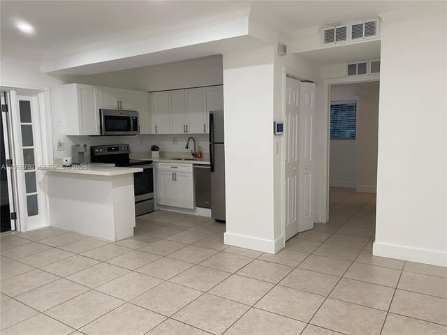 1 Edgewater Drive 103, Coral Gables, FL 33133
