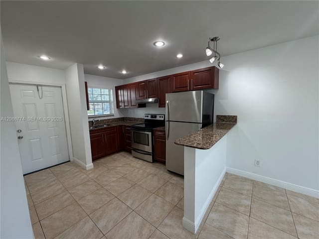 5621 SW 36th Court 105, Davie, FL 33314