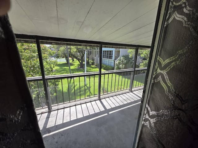 1001 THREE ISLANDS Boulevard 36, Hallandale Beach, FL 33009