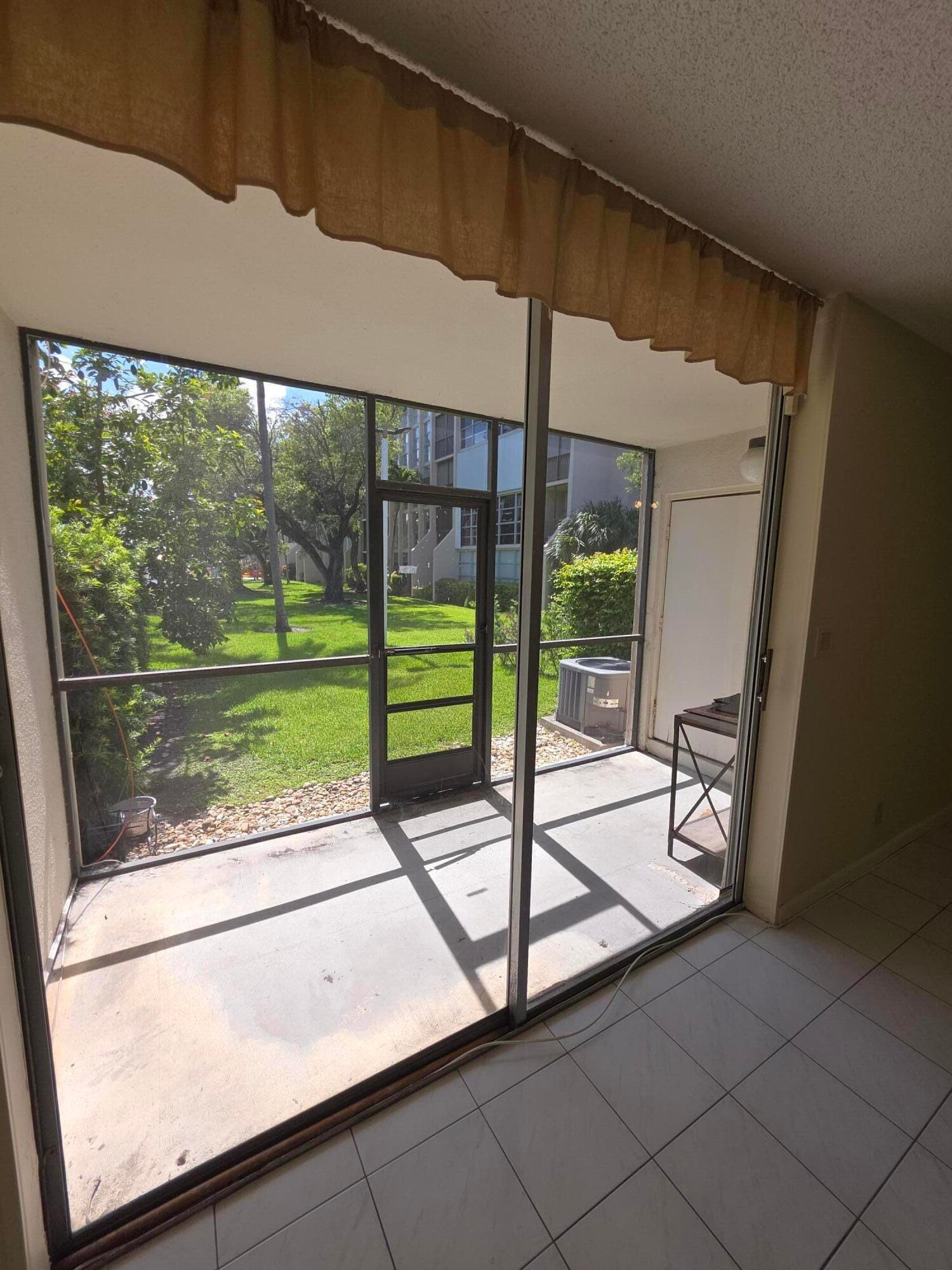 1001 THREE ISLANDS Boulevard 36 — photo 4