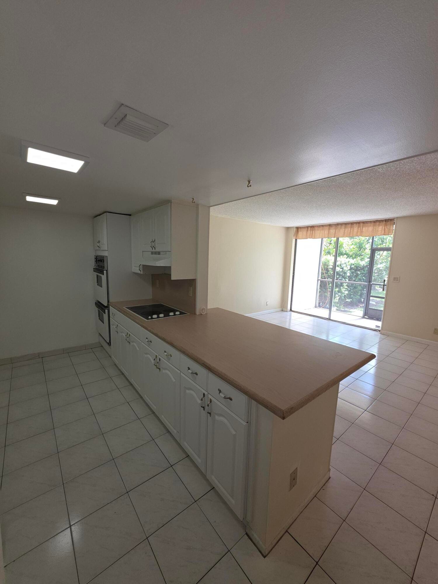 1001 THREE ISLANDS Boulevard 36 — photo 5
