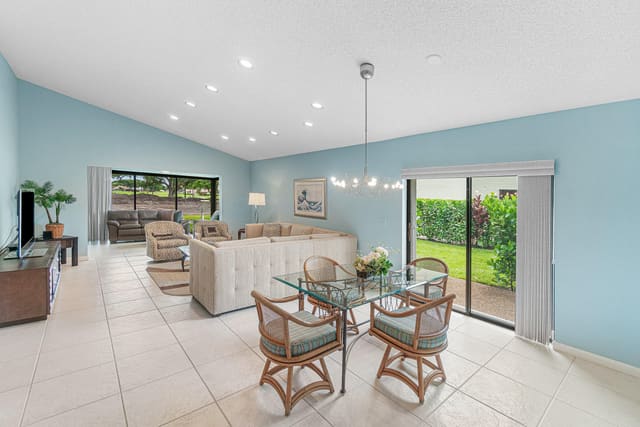 27 Stratford Lane W D, Boynton Beach, FL 33436