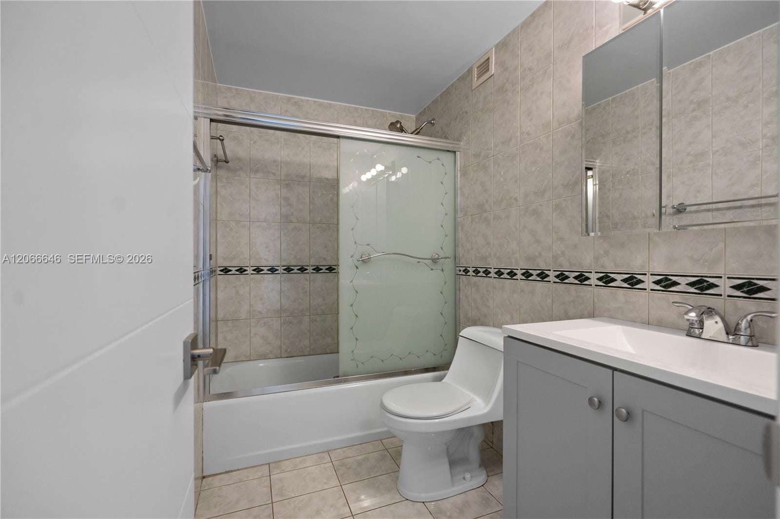 400 Kings Point Drive 606 — photo 12