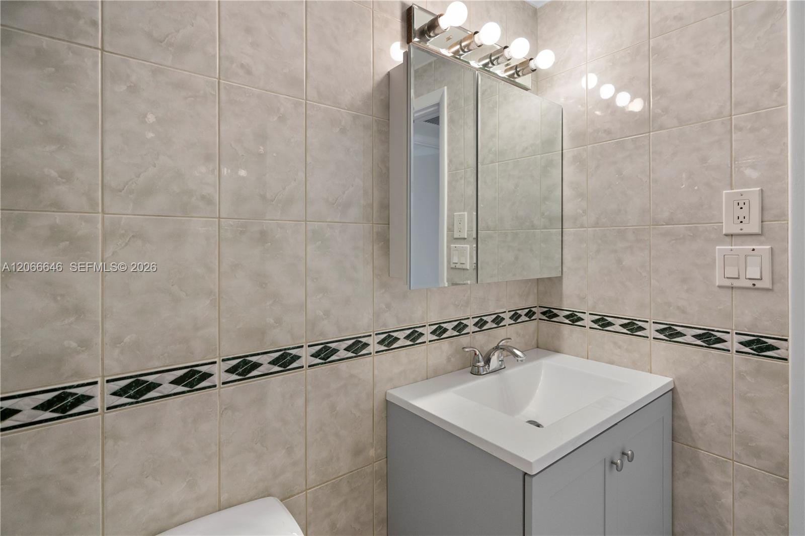 400 Kings Point Drive 606, Sunny Isles Beach, FL 33160 photo 13