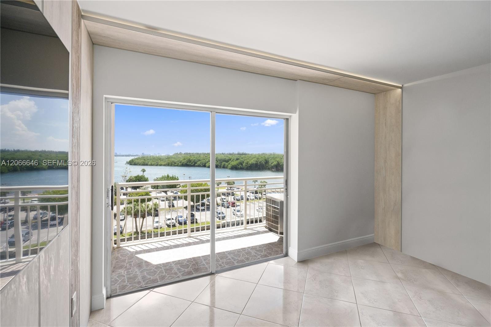 400 Kings Point Drive 606 — photo 3