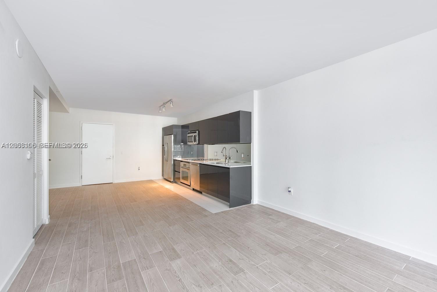 31 SE 6th Street 406, Miami, FL 33131 photo 3