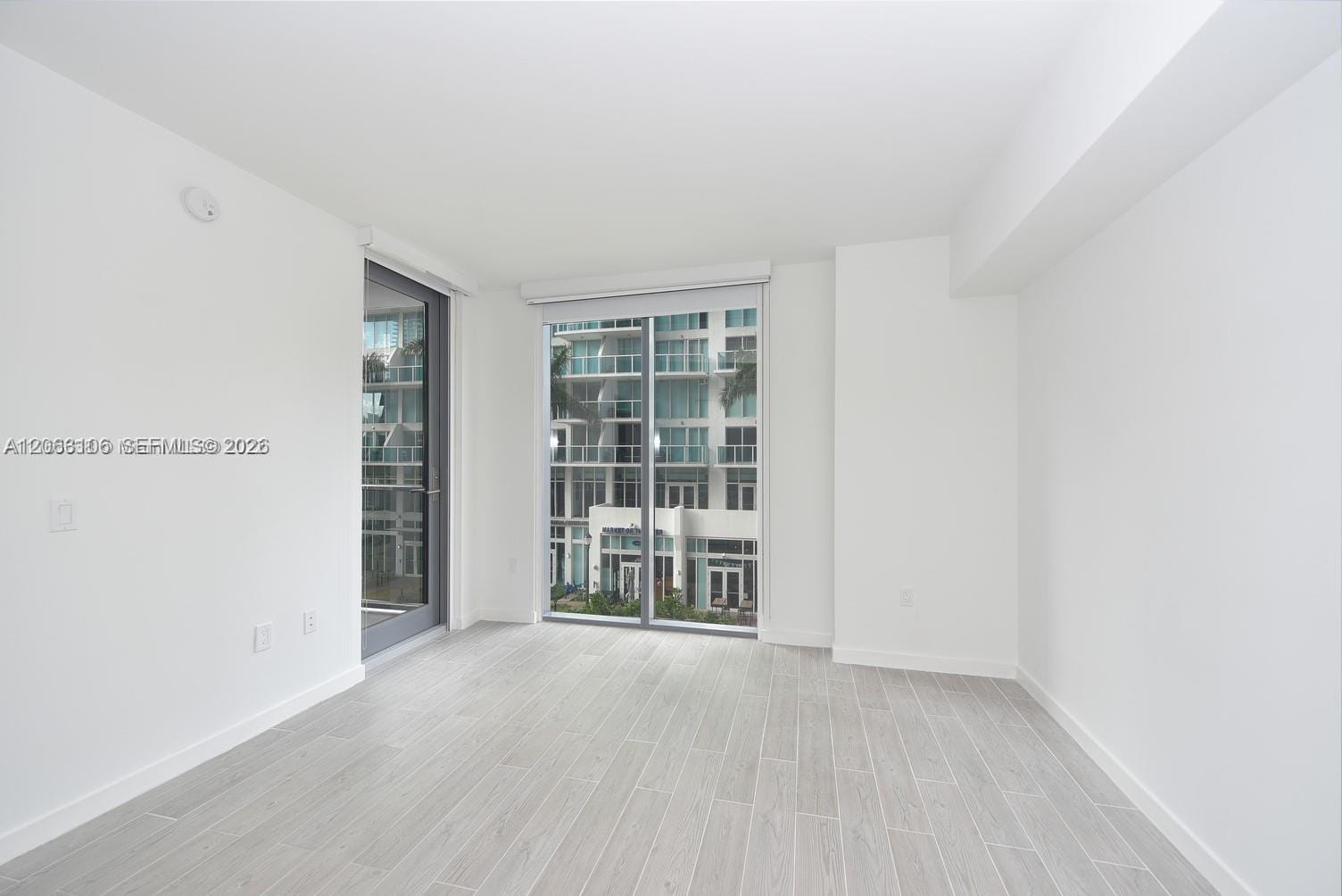 31 SE 6th Street 406, Miami, FL 33131 photo 6