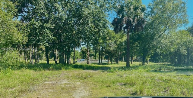 2961 28 Avenue SE, Naples, FL 34117