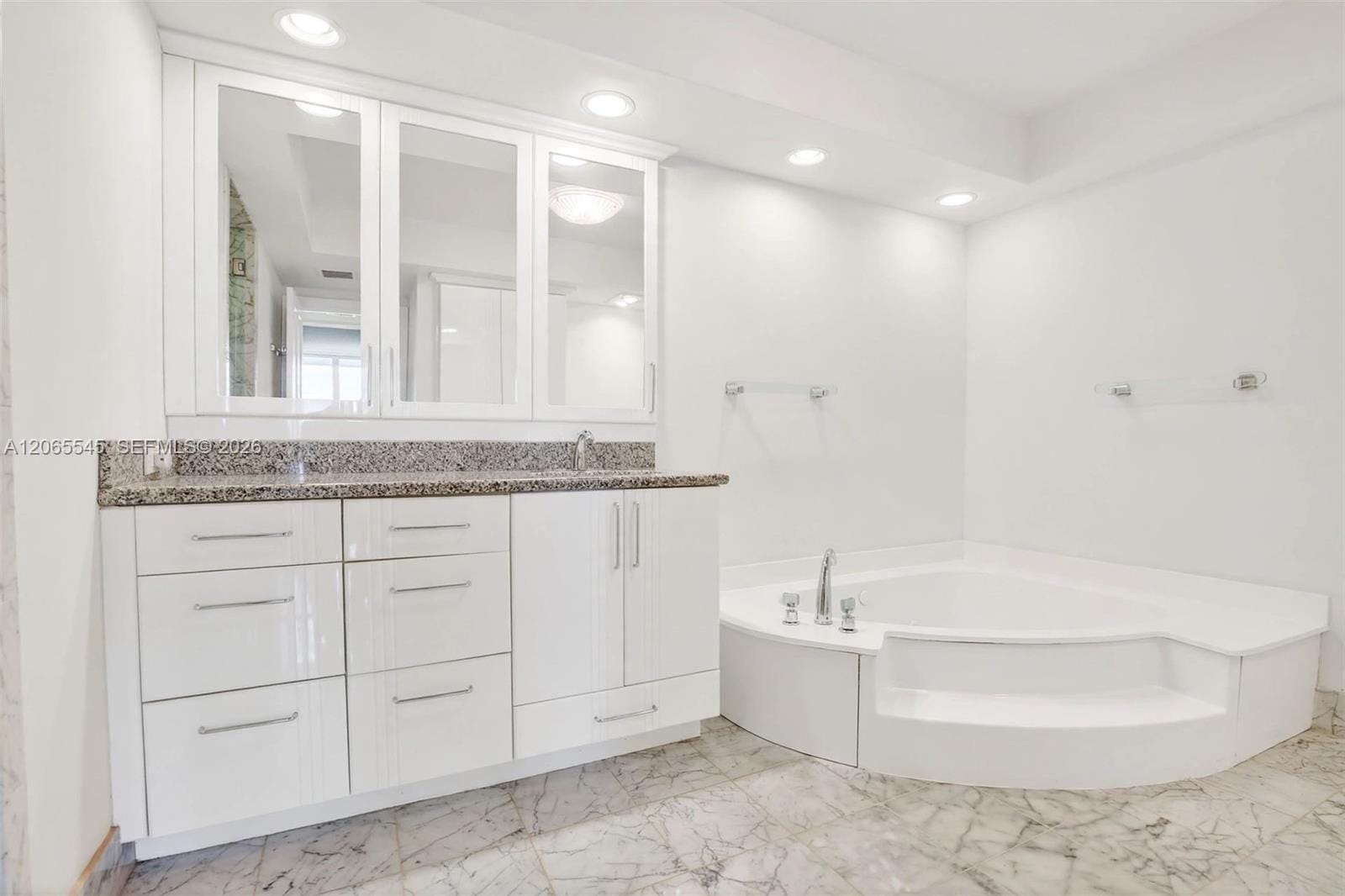 20281 E Country Club Drive 1801, Aventura, FL 33180 photo 24