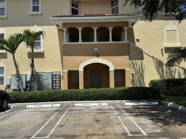 10885 NW 89th Terrace 113, Doral, FL 33178