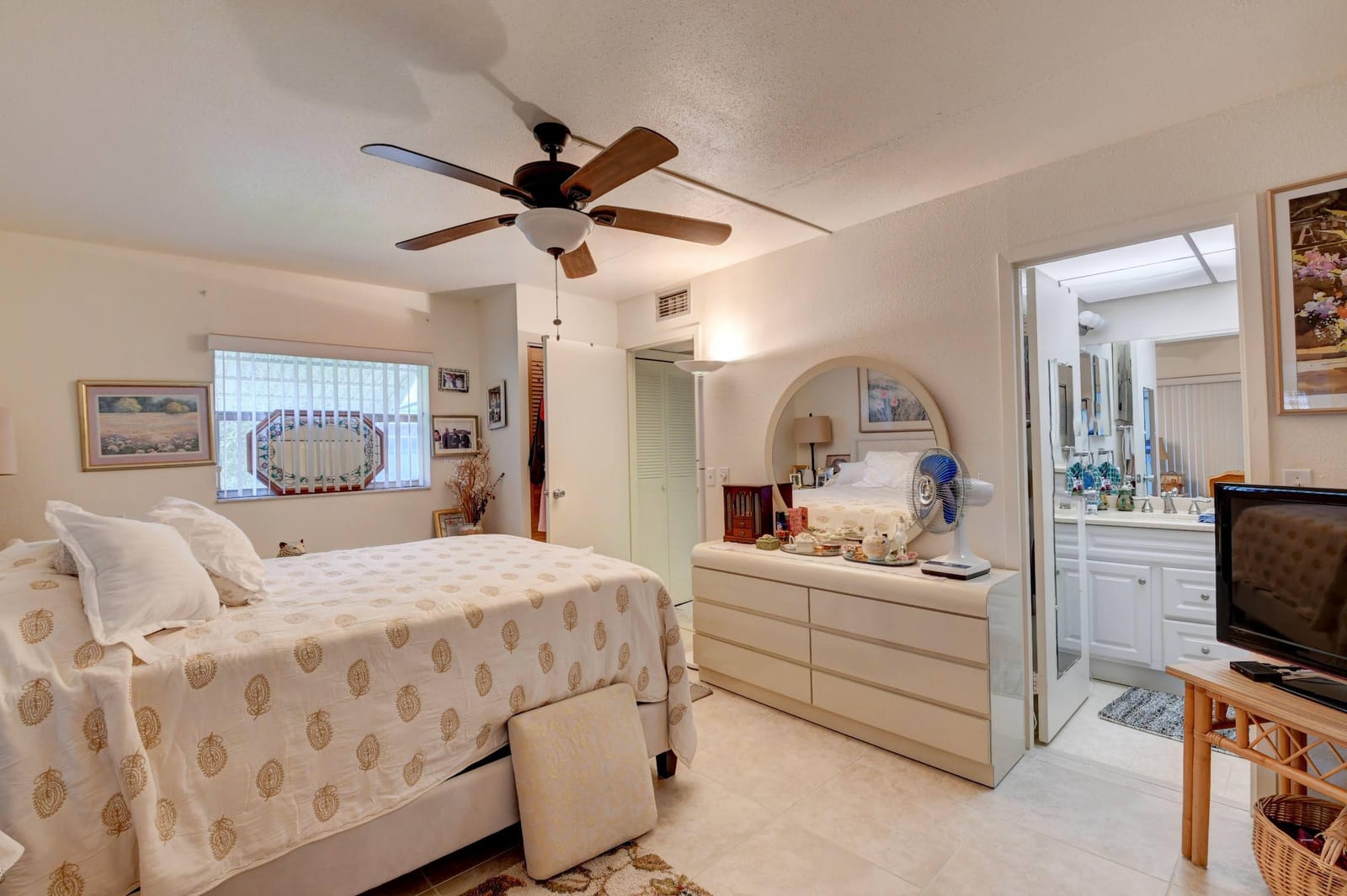 450 Brittany Drive — photo 6