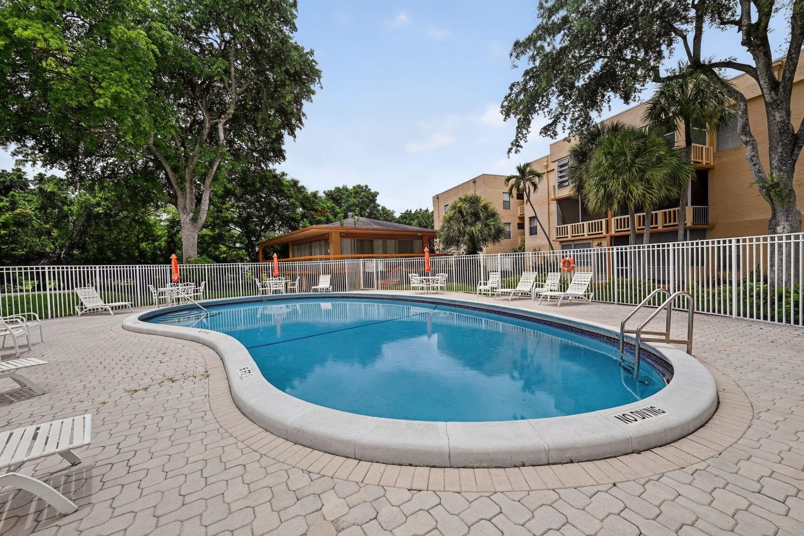8400 LAGOS DE CAMPO Boulevard 303, Tamarac, FL 33321 photo 20